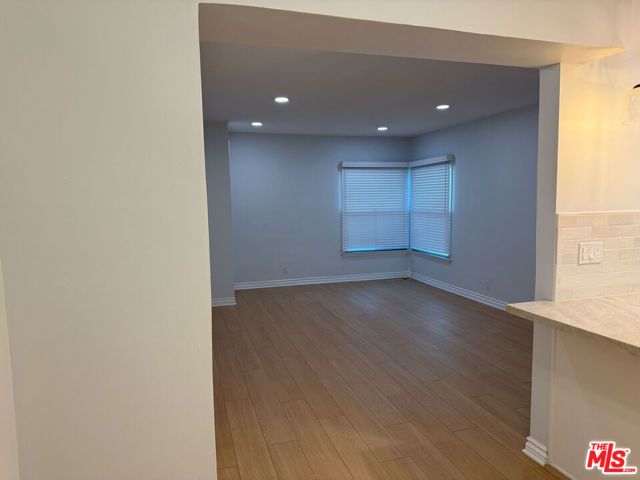 4125 W Toluca Lake Avenue, Burbank, CA 91505