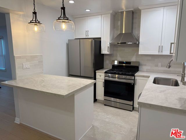 4125 W Toluca Lake Avenue, Burbank, CA 91505