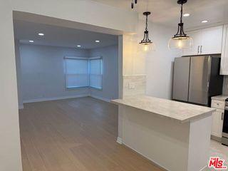 4125 W Toluca Lake Avenue, Burbank, CA 91505