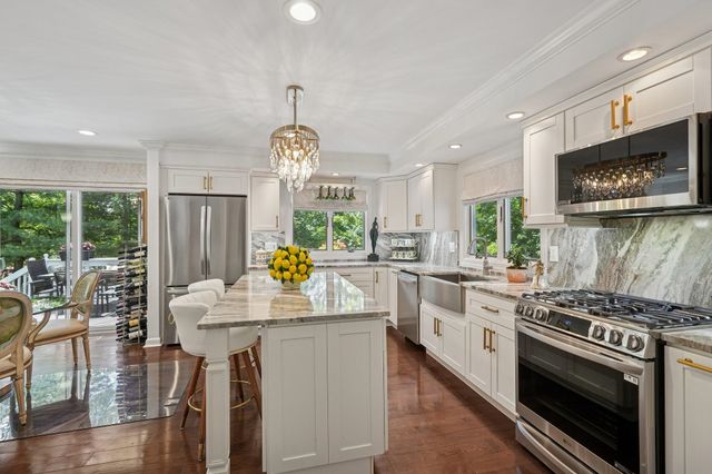 15 BARBERRY WAY, Essex Fells, NJ 07021
