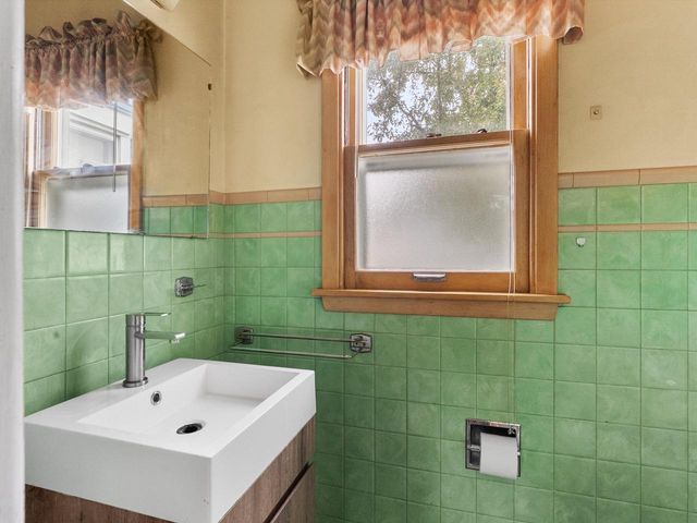 1310 S 14th STREET, Manitowoc, WI 54220
