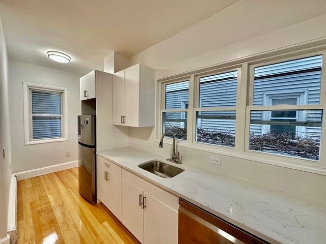 28 Oakland St 1, Cambridge, MA 02139