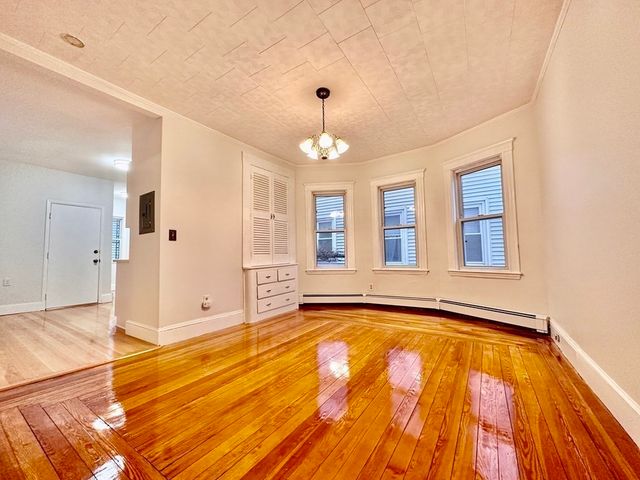 28 Oakland St 1, Cambridge, MA 02139