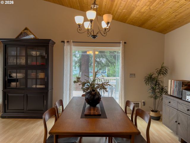 1185 11TH St Se, Bandon, OR 97411