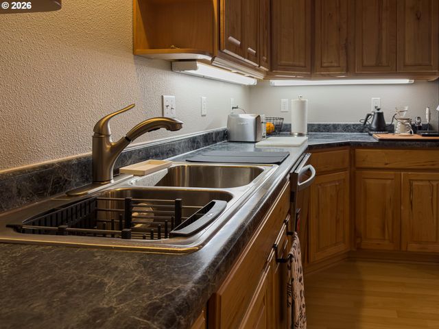 1185 11TH St Se, Bandon, OR 97411