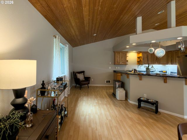 1185 11TH St Se, Bandon, OR 97411