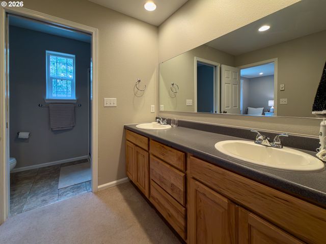 1185 11TH St Se, Bandon, OR 97411
