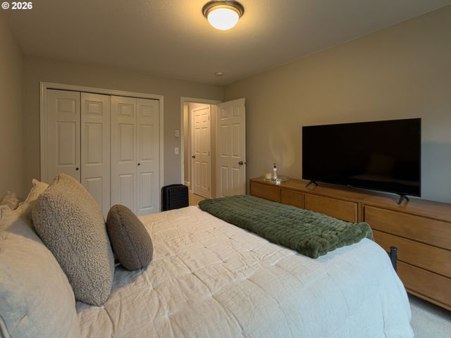 1185 11TH St Se, Bandon, OR 97411