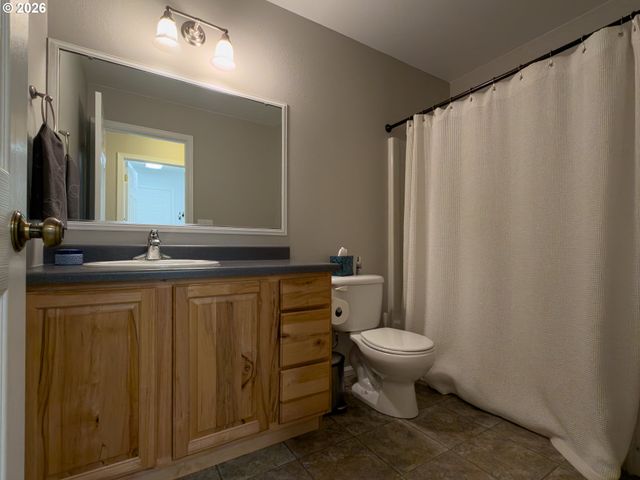 1185 11TH St Se, Bandon, OR 97411