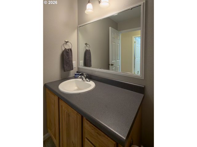 1185 11TH St Se, Bandon, OR 97411
