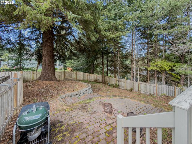 1185 11TH St Se, Bandon, OR 97411