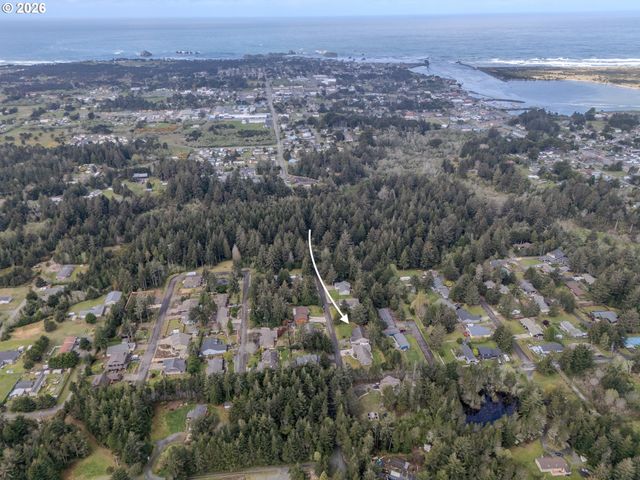 1185 11TH St Se, Bandon, OR 97411