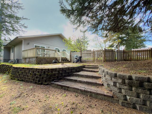 1185 11TH St Se, Bandon, OR 97411