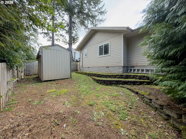 1185 11TH St Se, Bandon, OR 97411