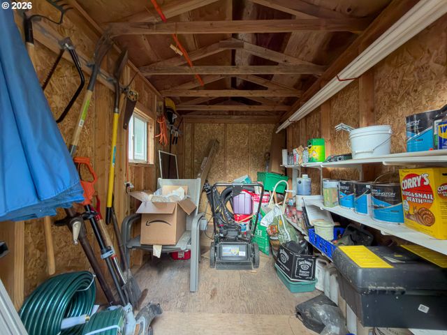 1185 11TH St Se, Bandon, OR 97411