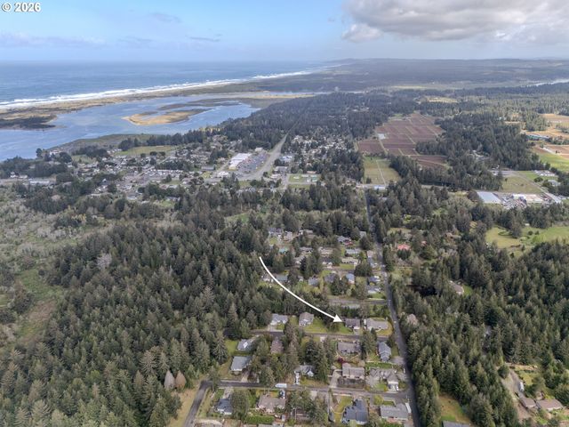 1185 11TH St Se, Bandon, OR 97411