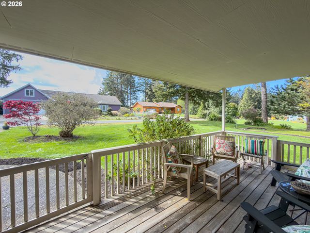 1185 11TH St Se, Bandon, OR 97411