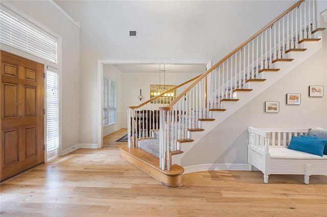 1733 Canonero DR, Austin, TX 78746