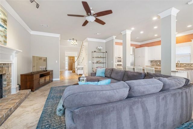 1733 Canonero DR, Austin, TX 78746