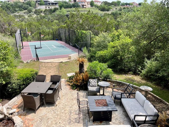 1733 Canonero DR, Austin, TX 78746