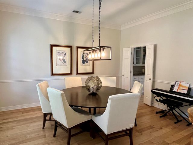 1733 Canonero DR, Austin, TX 78746