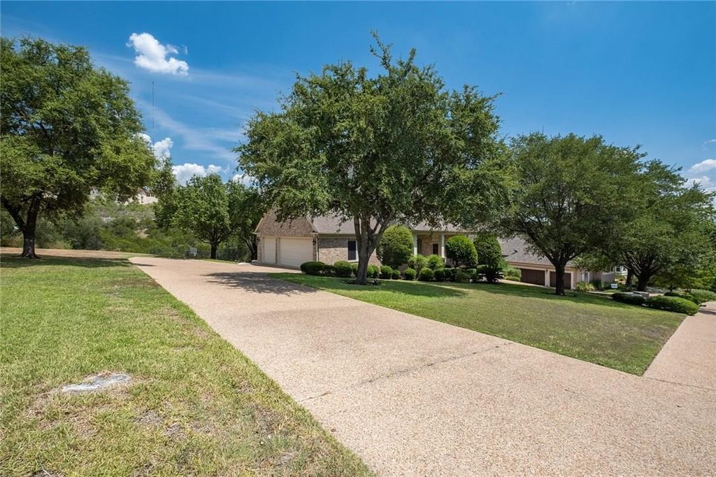 1733 Canonero DR, Austin, TX 78746