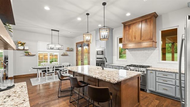 3261 Red Ridge Drive, Blanchard, OK 73010