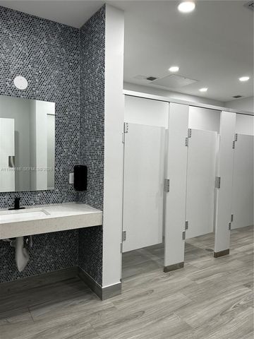 16919 N Bay Rd 902, Sunny Isles Beach, FL 33160