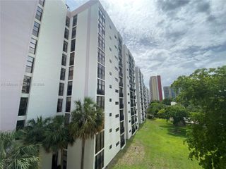 16919 N Bay Rd 902, Sunny Isles Beach, FL 33160