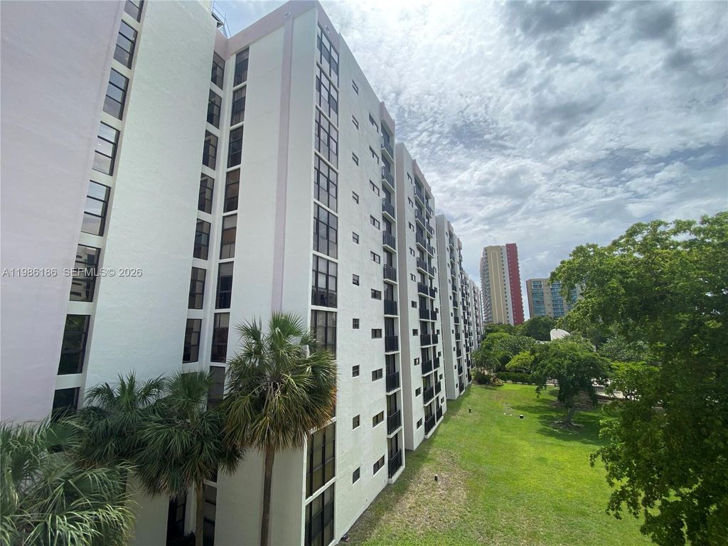 16919 N Bay Rd 902, Sunny Isles Beach, FL 33160