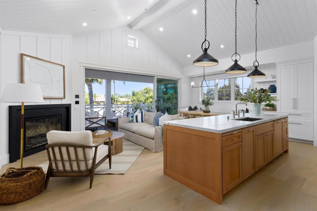Image 1 of property listing at 747 Orange Ave 301, Coronado, CA 92118
