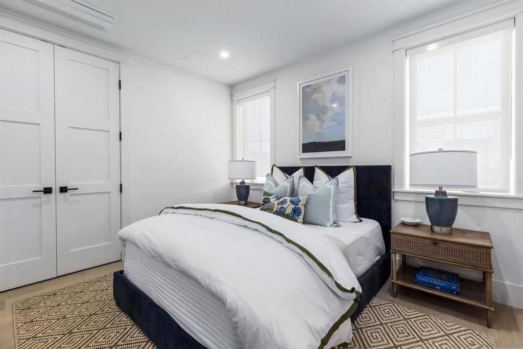 Image 6 of property listing at 747 Orange Ave 301, Coronado, CA 92118