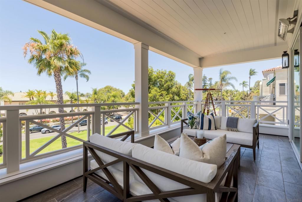Image 9 of property listing at 747 Orange Ave 301, Coronado, CA 92118