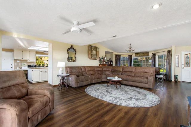 671 Philton, Ramona, CA 92065