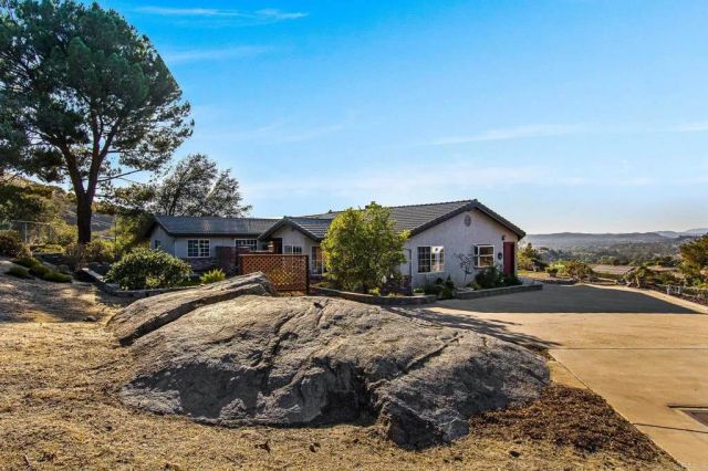 671 Philton, Ramona, CA 92065