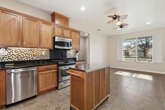 9644 Oakham Way, Elk Grove, CA 95757