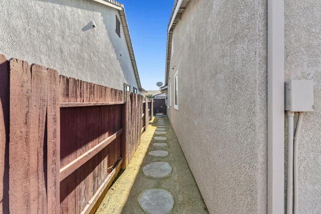 9644 Oakham Way, Elk Grove, CA 95757