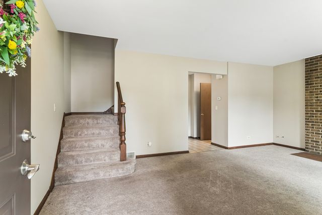 512 E Russell Street, Barrington, IL 60010