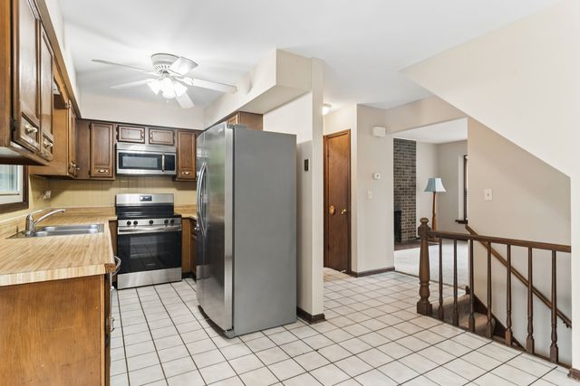 512 E Russell Street, Barrington, IL 60010