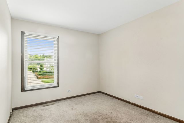 512 E Russell Street, Barrington, IL 60010