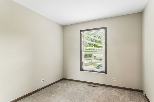 512 E Russell Street, Barrington, IL 60010