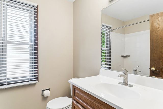 512 E Russell Street, Barrington, IL 60010