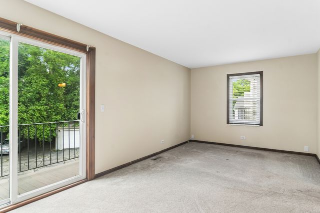 512 E Russell Street, Barrington, IL 60010