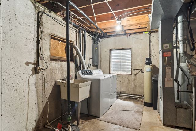 512 E Russell Street, Barrington, IL 60010