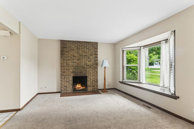 512 E Russell Street, Barrington, IL 60010