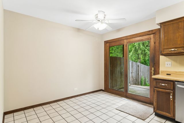 512 E Russell Street, Barrington, IL 60010