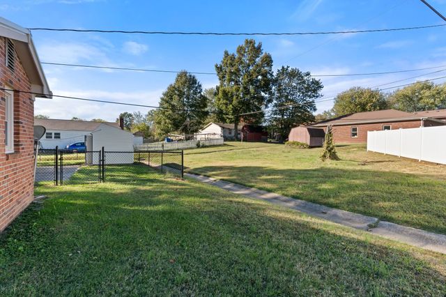 2706 Driftwood Dr, Springfield, TN 37172