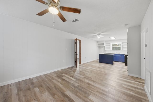 9481 Lake Forest CIR, Brenham, TX 77833