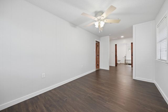 9481 Lake Forest CIR, Brenham, TX 77833