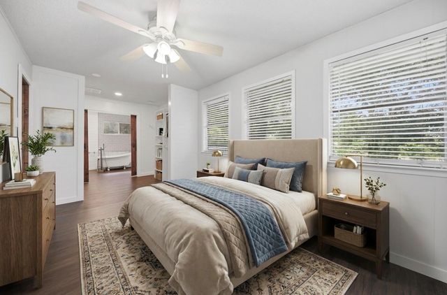 9481 Lake Forest CIR, Brenham, TX 77833